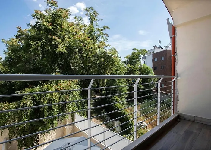 Apartment With Large Terrace And Free Car Parking Int3 Roma