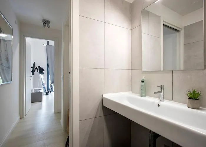 Appartamento Apartment With Large Terrace And Free Car Parking Int3