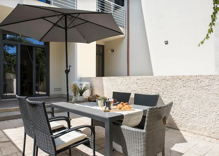 Apartment With Large Terrace And Free Car Parking Int3 Appartamento *