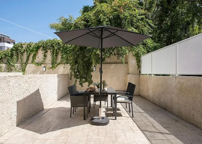 Apartment With Large Terrace And Free Car Parking Int3 Appartamento