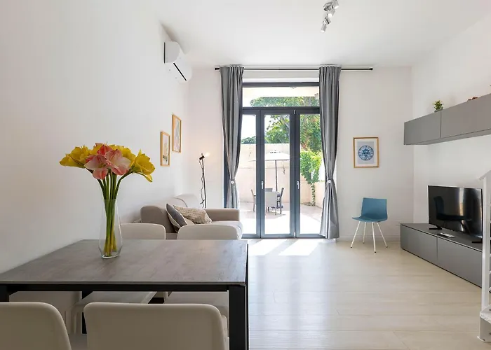 Daire Urban Oasis Near Termini, Free Parking&patio, Int3 Roma
