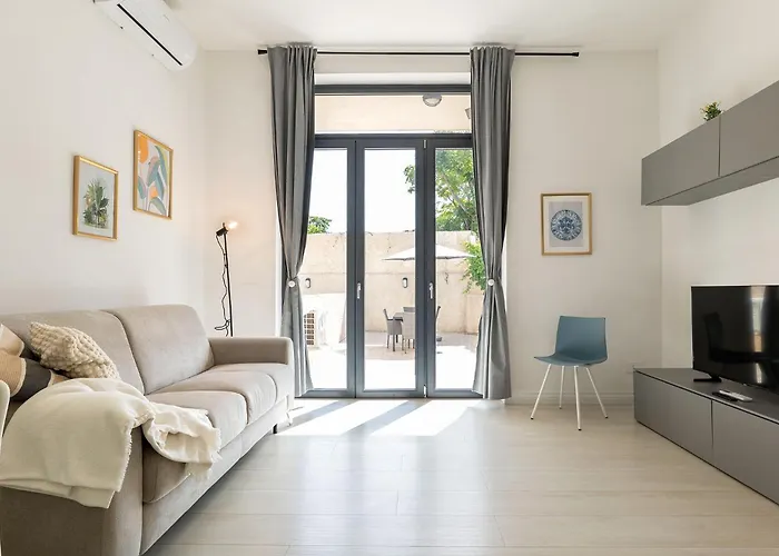 Apartment With Large Terrace And Free Car Parking Int3 *