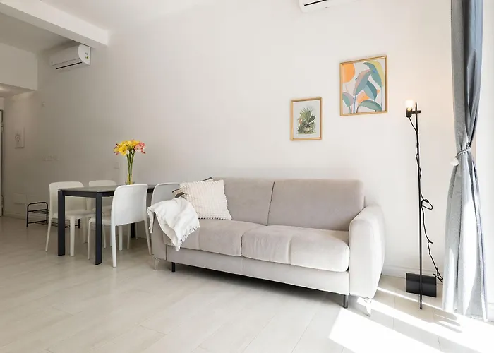 Apartment With Large Terrace And Free Car Parking Int3 Roma