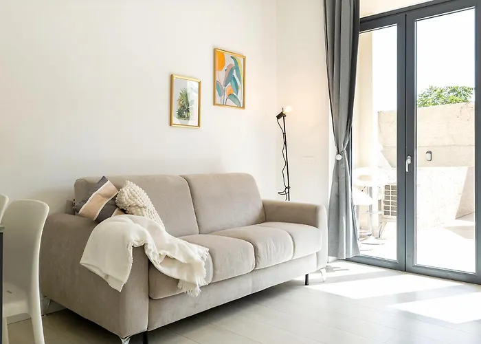 Urban Oasis Near Termini, Free Parking&patio, Int3 Daire