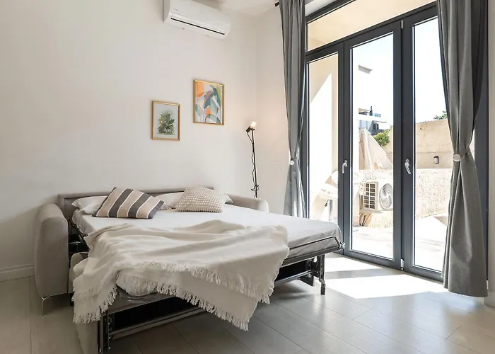 Apartment With Large Terrace And Free Car Parking Int3 Appartamento *